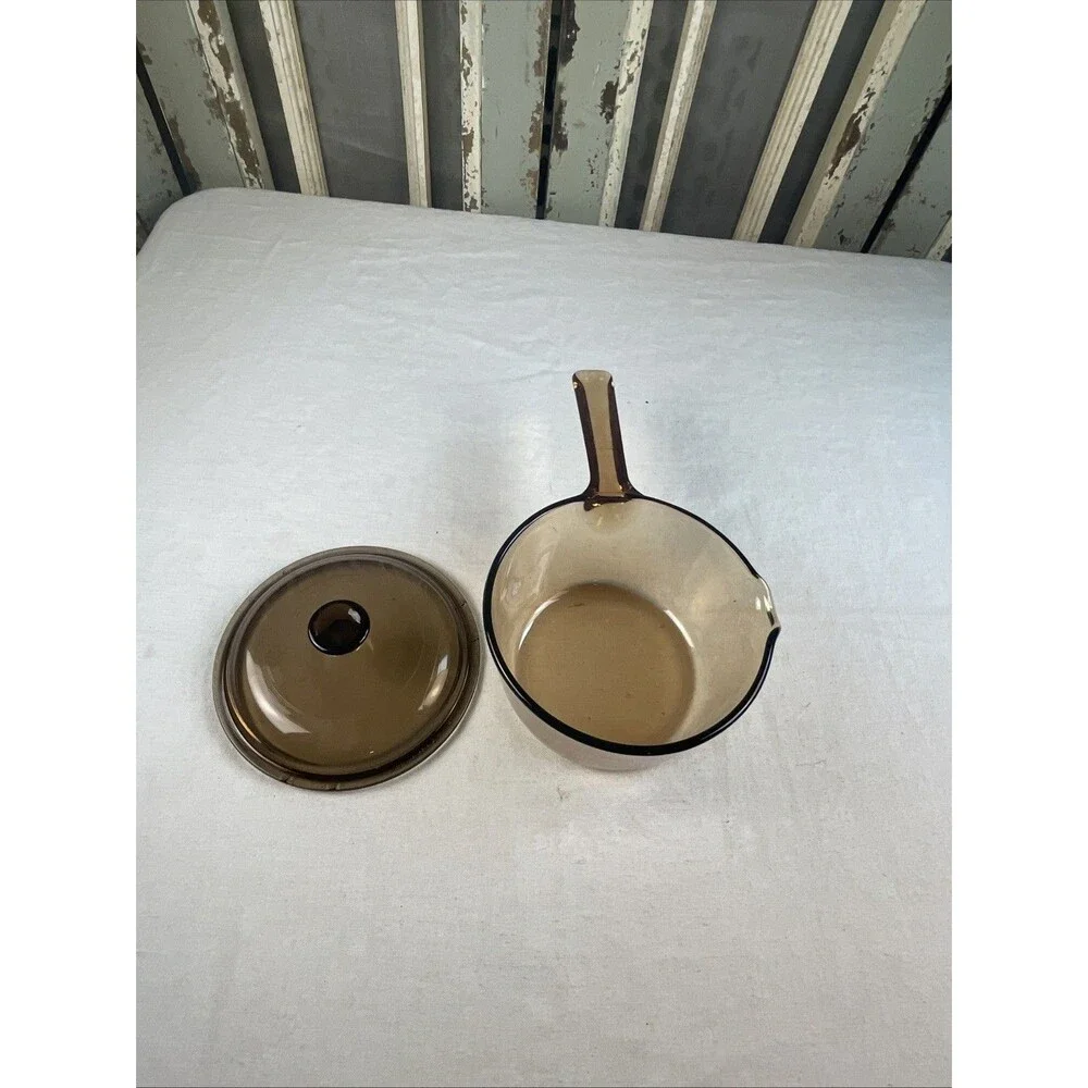 Pyrex Vision Corning Amber 1 Liter Sauce Pot with Spout and Lid V-1-C